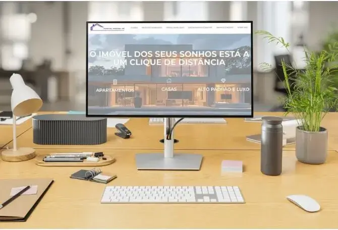 Pagina Inicial 2 Mockup de desktop exibindo o Portal Imóvel Já, um exemplo de criação de sites de alta performance e design exclusivo desenvolvido em Goiânia pela Brain Storm.
